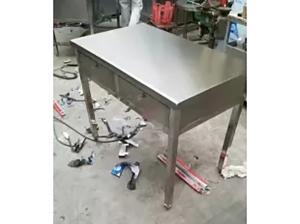 不銹鋼桌子